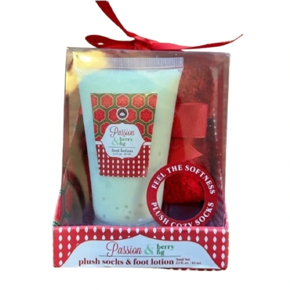 Plush Spa Socks & Passion/Berry Fig Foot Lotion